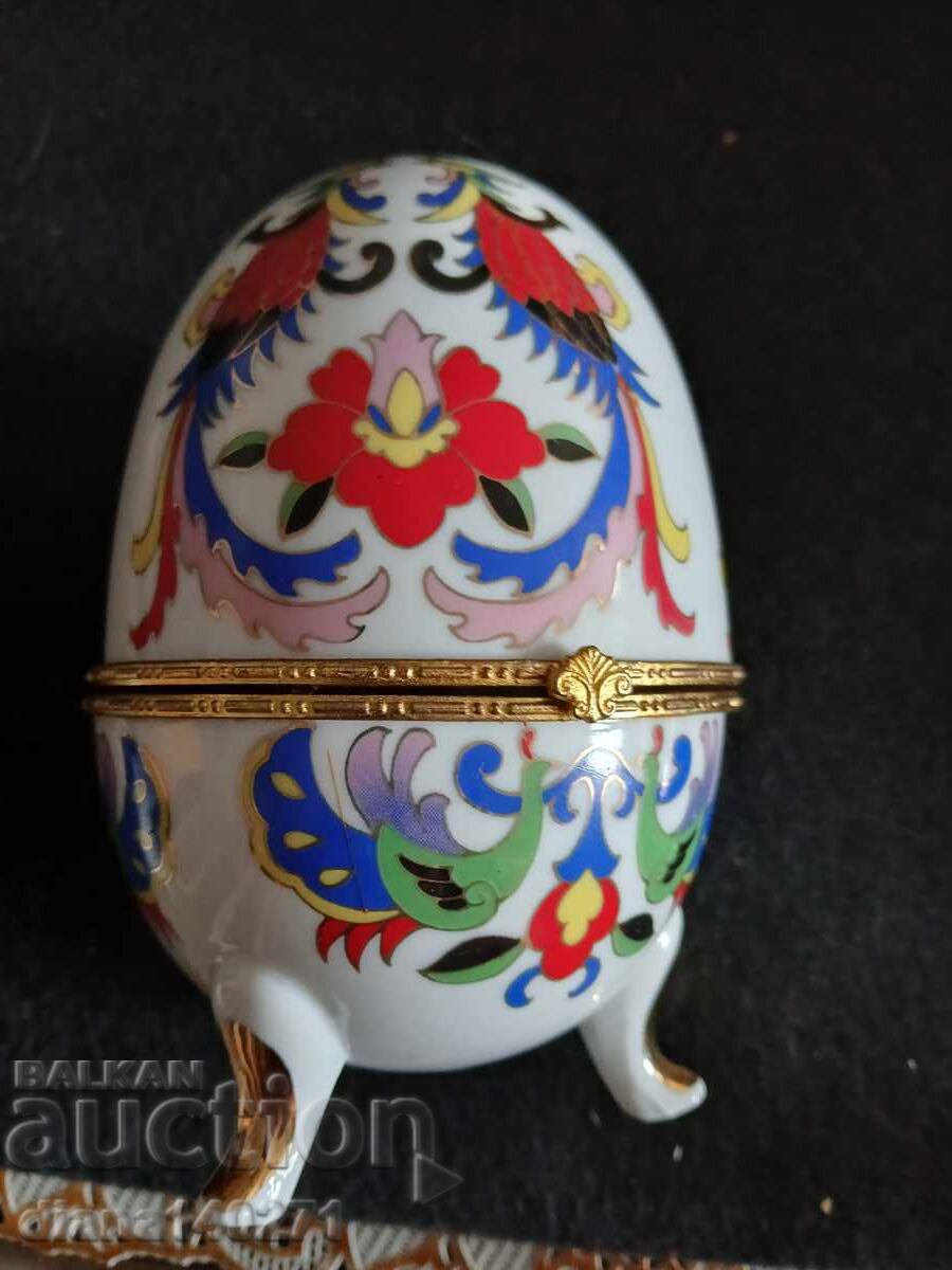 Μεγάλο αυγό τύπου "Φαμπερζέ" Μεγάλο αυγό τύπου "Φαμπερζέ"