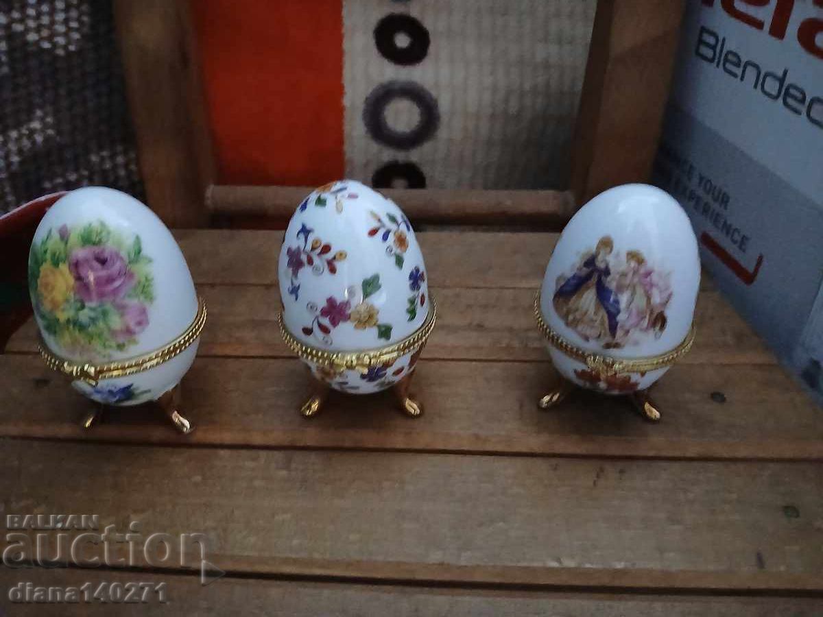 Από αυγά-κοσμήματα τύπου "Φαμπερζέ" Από αυγά-κοσμήματα τύπου "Φαμπερζέ"