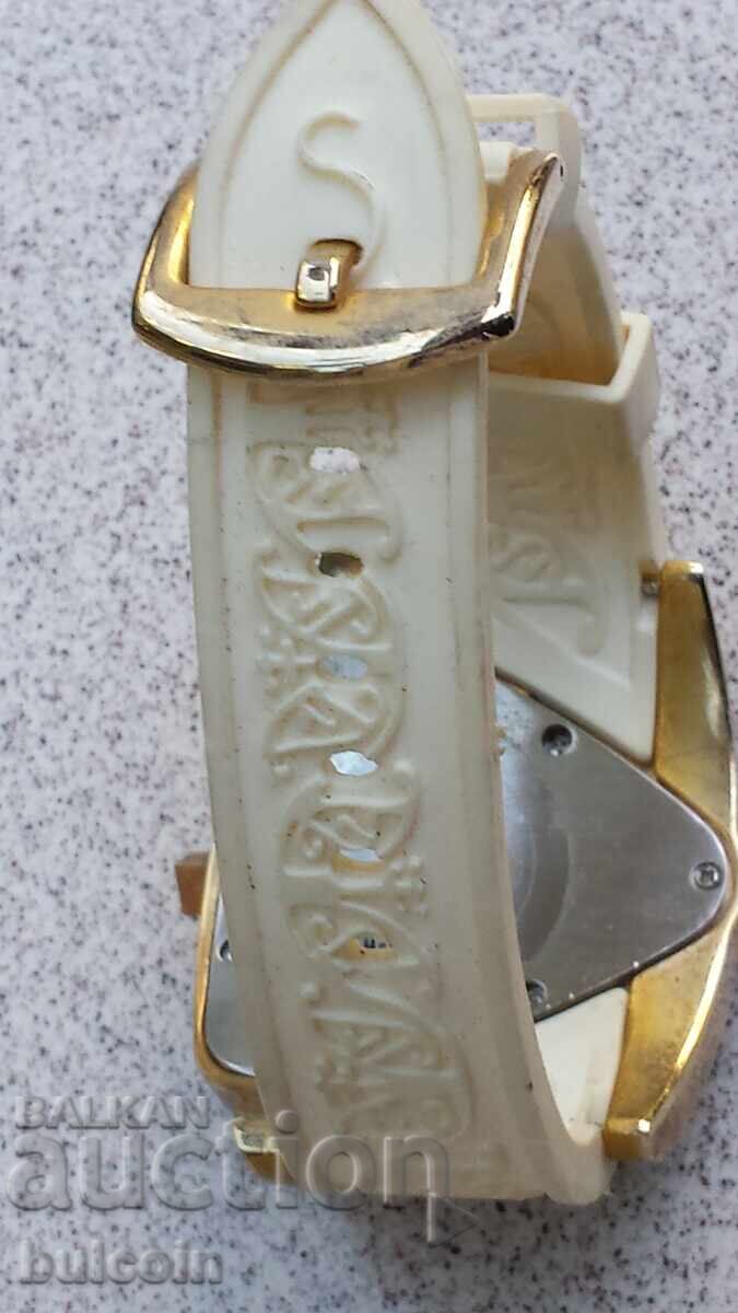 Доставка на ДАМСКИ КВАРЦОВ часовник FERRUCCI