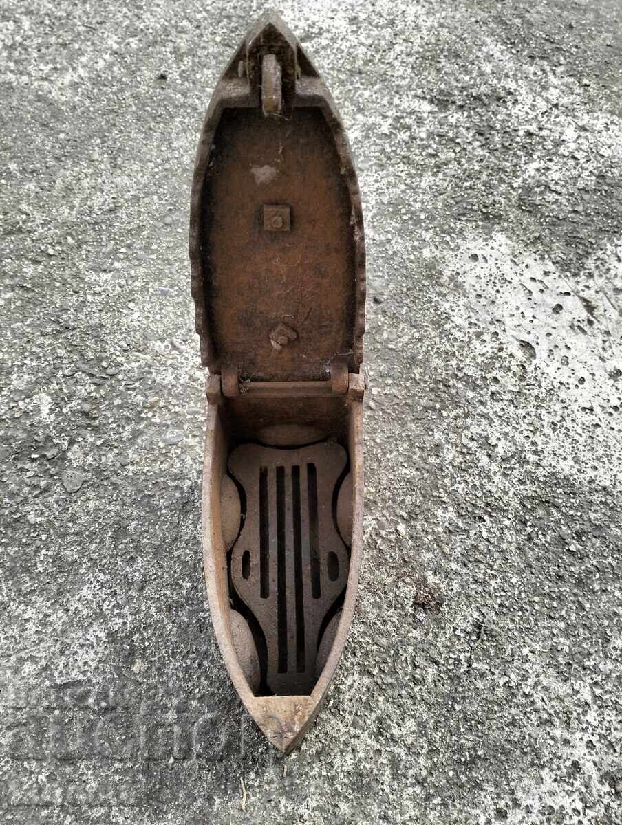 Стара ютия на жар - 5 Стара ютия на жар - 5