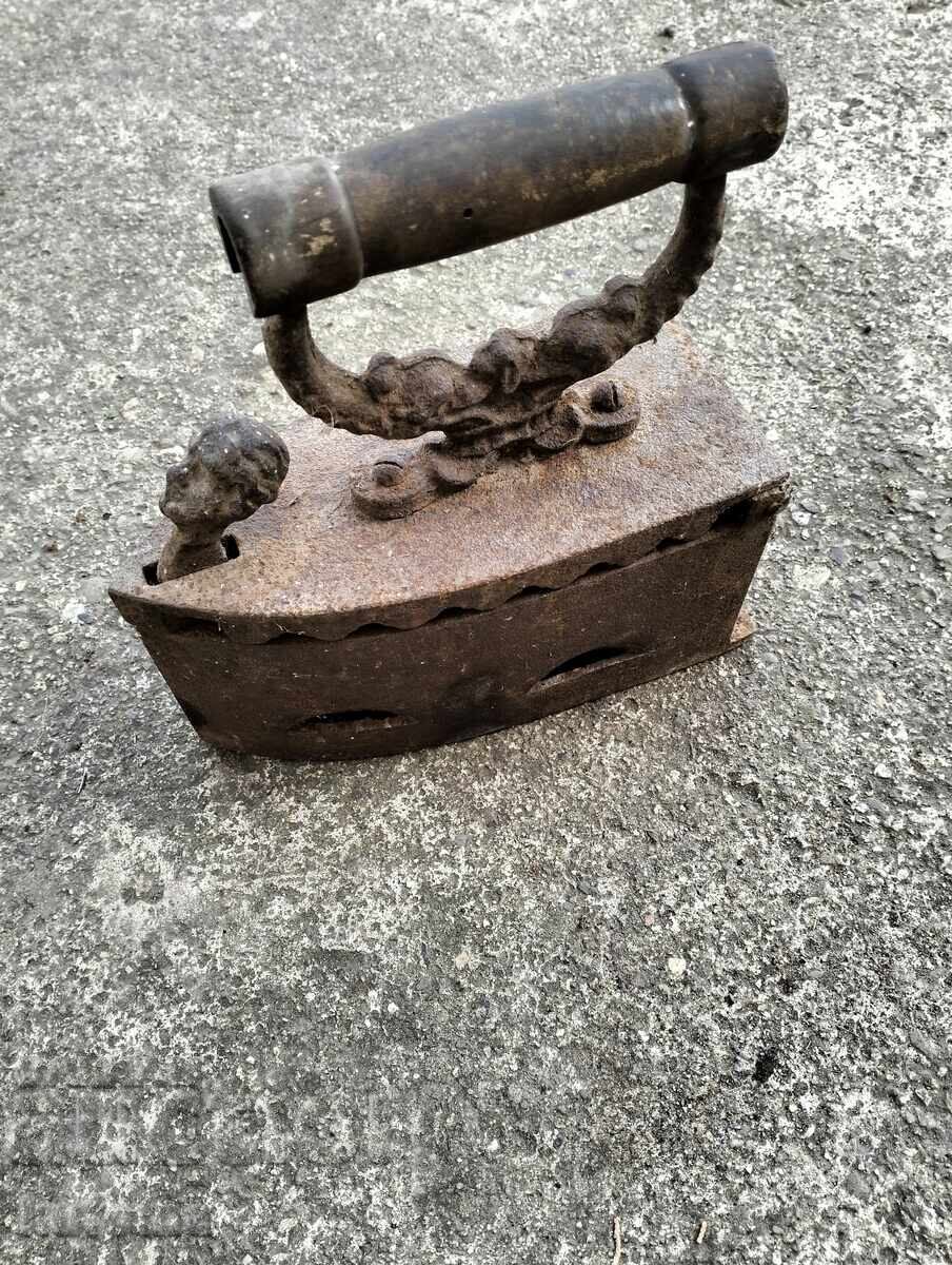 Стара ютия на жар Стара ютия на жар