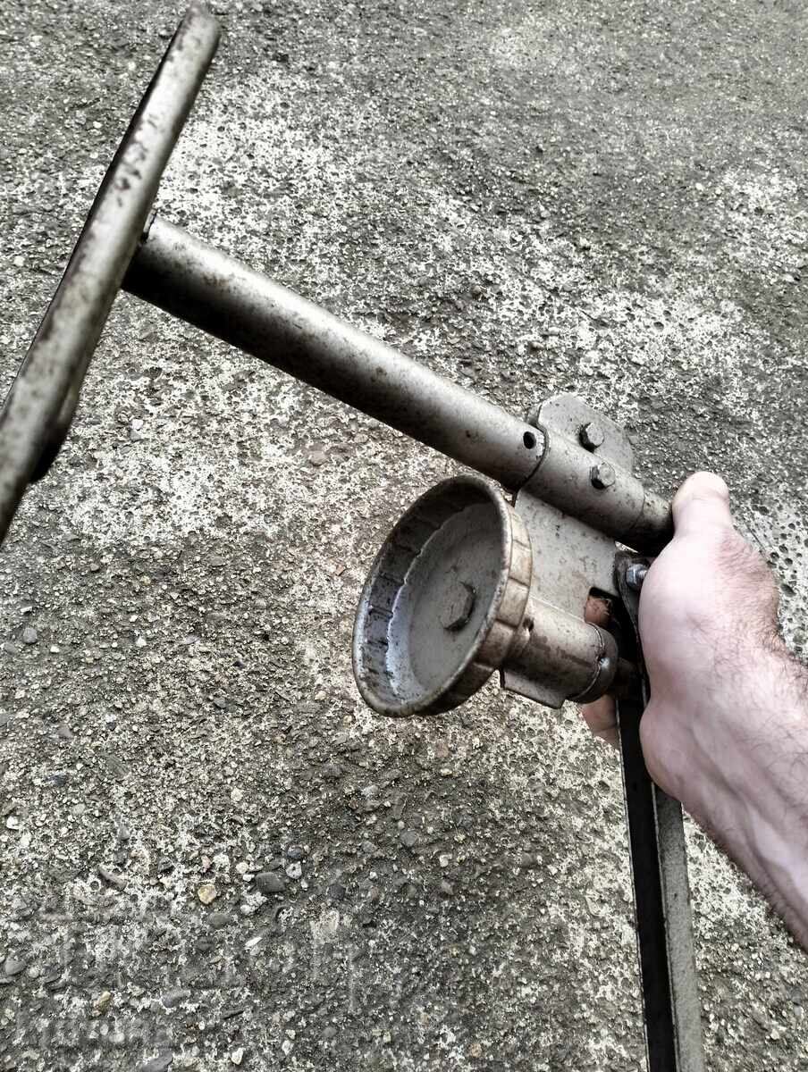 Auction  Old jar stopper