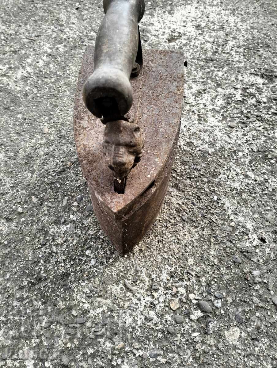 Доставка на Стара ютия на жар Доставка на Стара ютия на жар