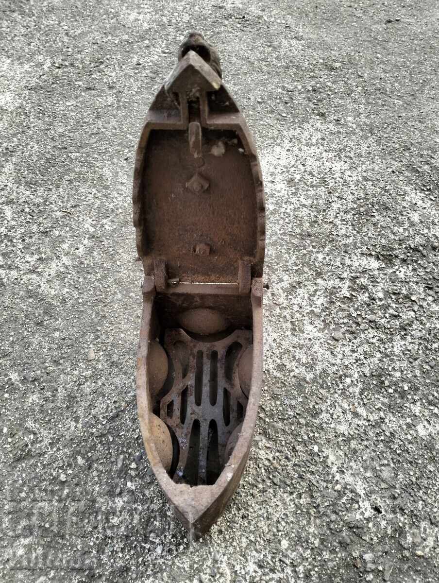 Стара ютия на жар - 5 Стара ютия на жар - 5