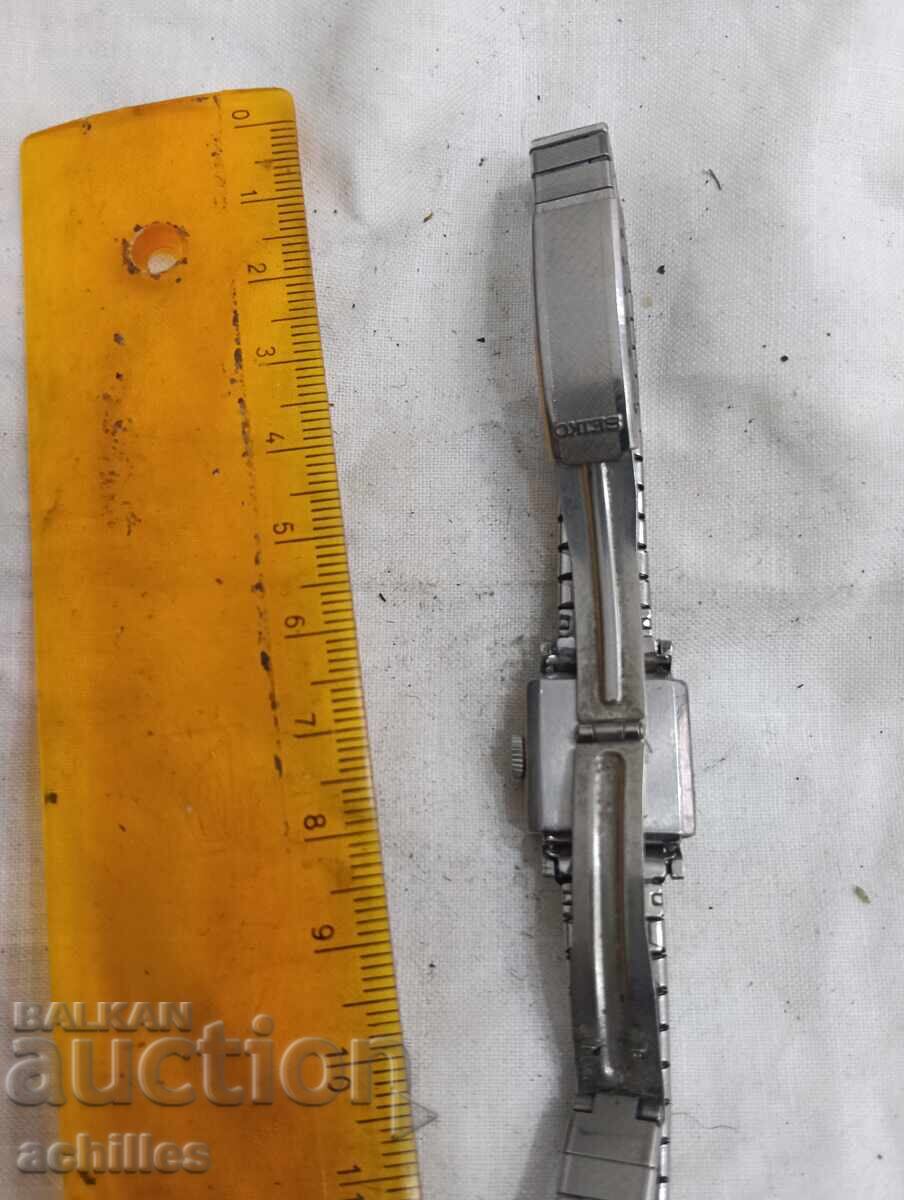 Delivery of Seiko Ladies' Watch Delivery of Seiko Ladies' Watch