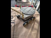 Nu este clar ce se traduce. "Lunokhod" este un cuvânt rusesc