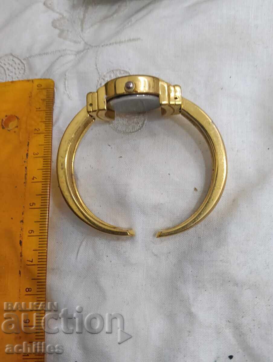 Livrarea Ceas de damă placat cu aur Livrarea Ceas de damă placat cu aur