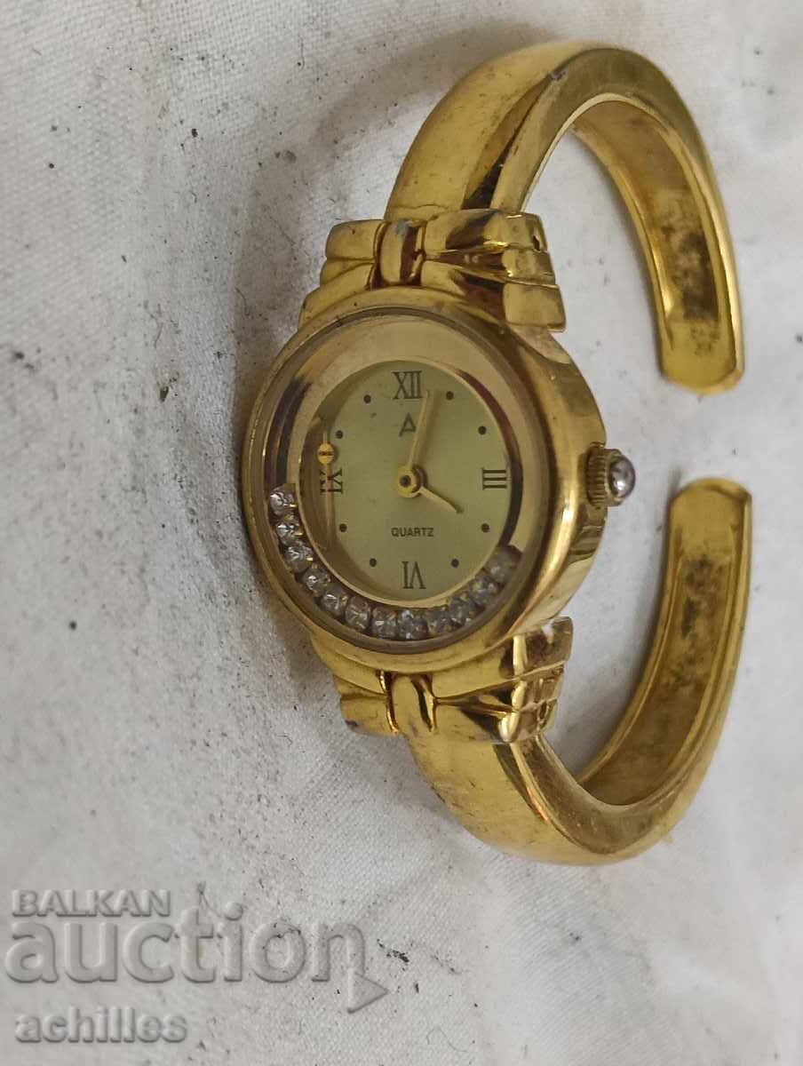 Ceas de damă placat cu aur Ceas de damă placat cu aur