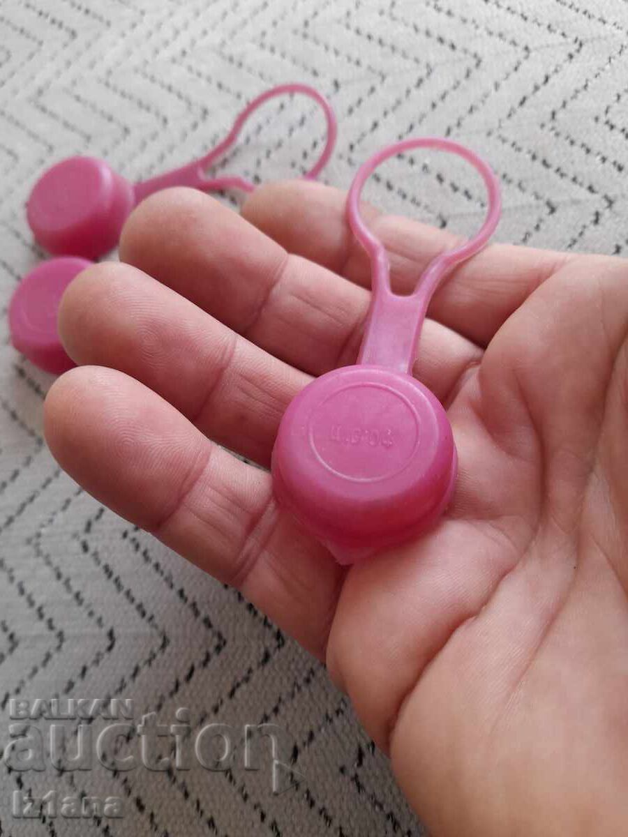 Παλιά πλαστικά καπάκια, τάπες με τιμή € 7.00 | 13.69 BGN Παλιά πλαστικά καπάκια, τάπες με τιμή € 7.00 | 13.69 BGN