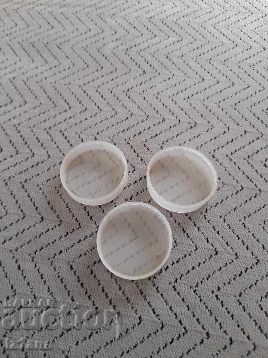 Стари капачки от бутилки за мляко с цена € 9.00 | 17.60 лв. Стари капачки от бутилки за мляко с цена € 9.00 | 17.60 лв.