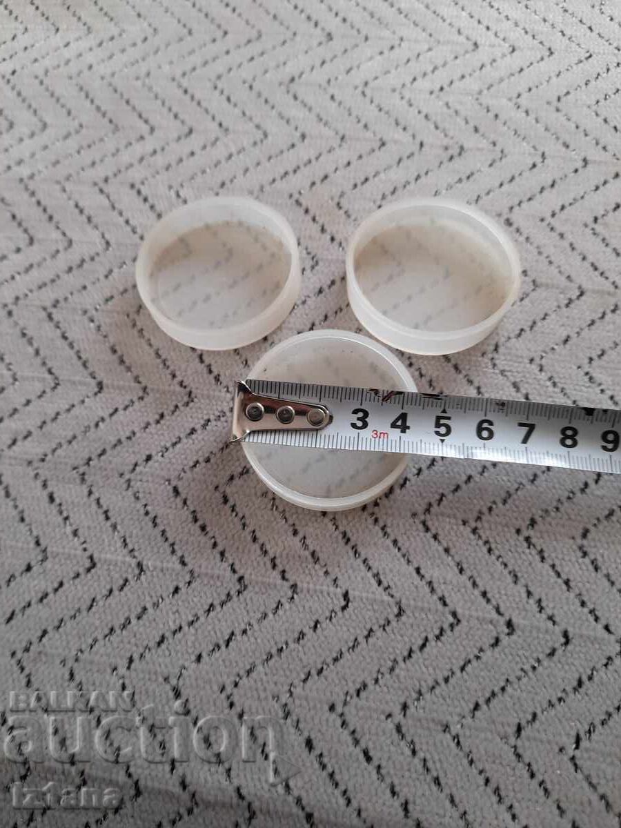 Аукцион Стари капачки от бутилки за мляко Аукцион Стари капачки от бутилки за мляко