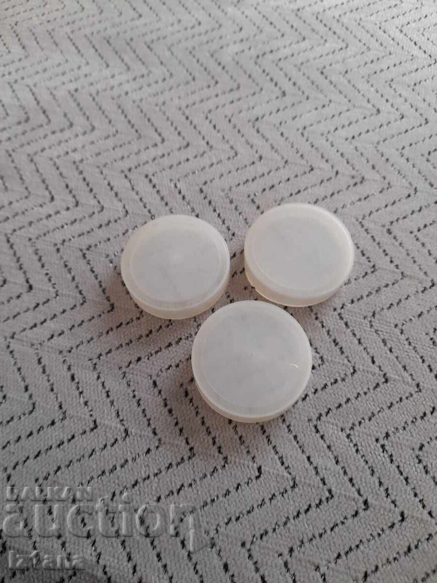 Стари капачки от бутилки за мляко Стари капачки от бутилки за мляко