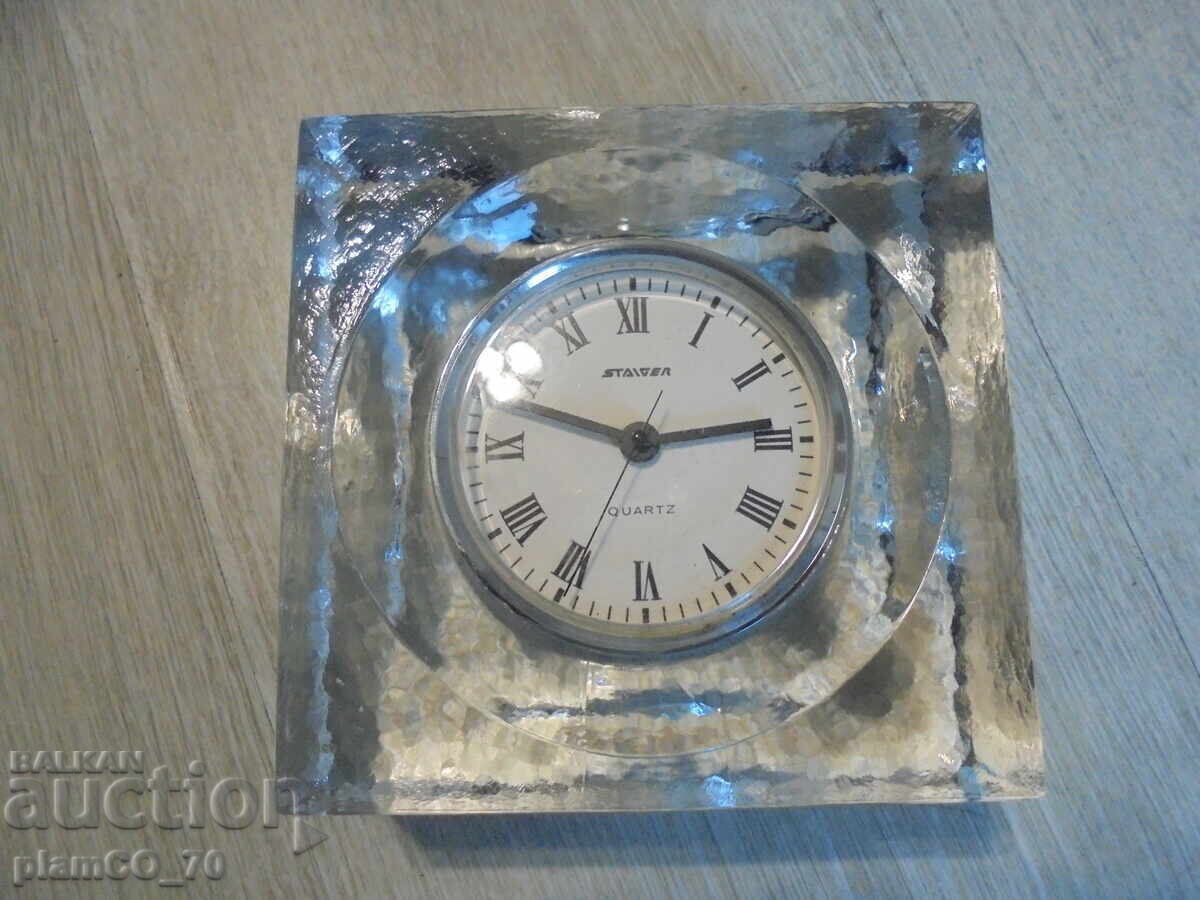 №*8423 Стар настолен часовник Staiger