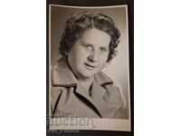 Fotografie veche, portret feminin făcut la Viena