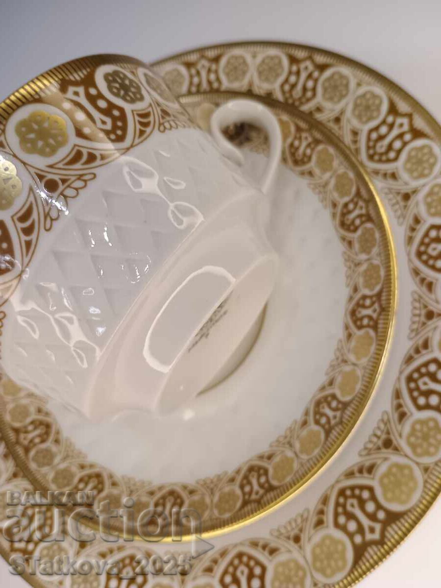 Винтидж порцеланов троен сет с цена € 14.32 | 28.01 лв. Винтидж порцеланов троен сет с цена € 14.32 | 28.01 лв.