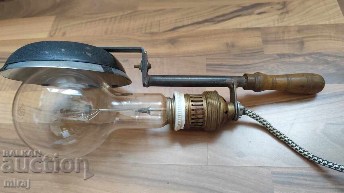 Παλιός σκηνικός προβολέας με τιμή € 30.00 | 58.67 BGN