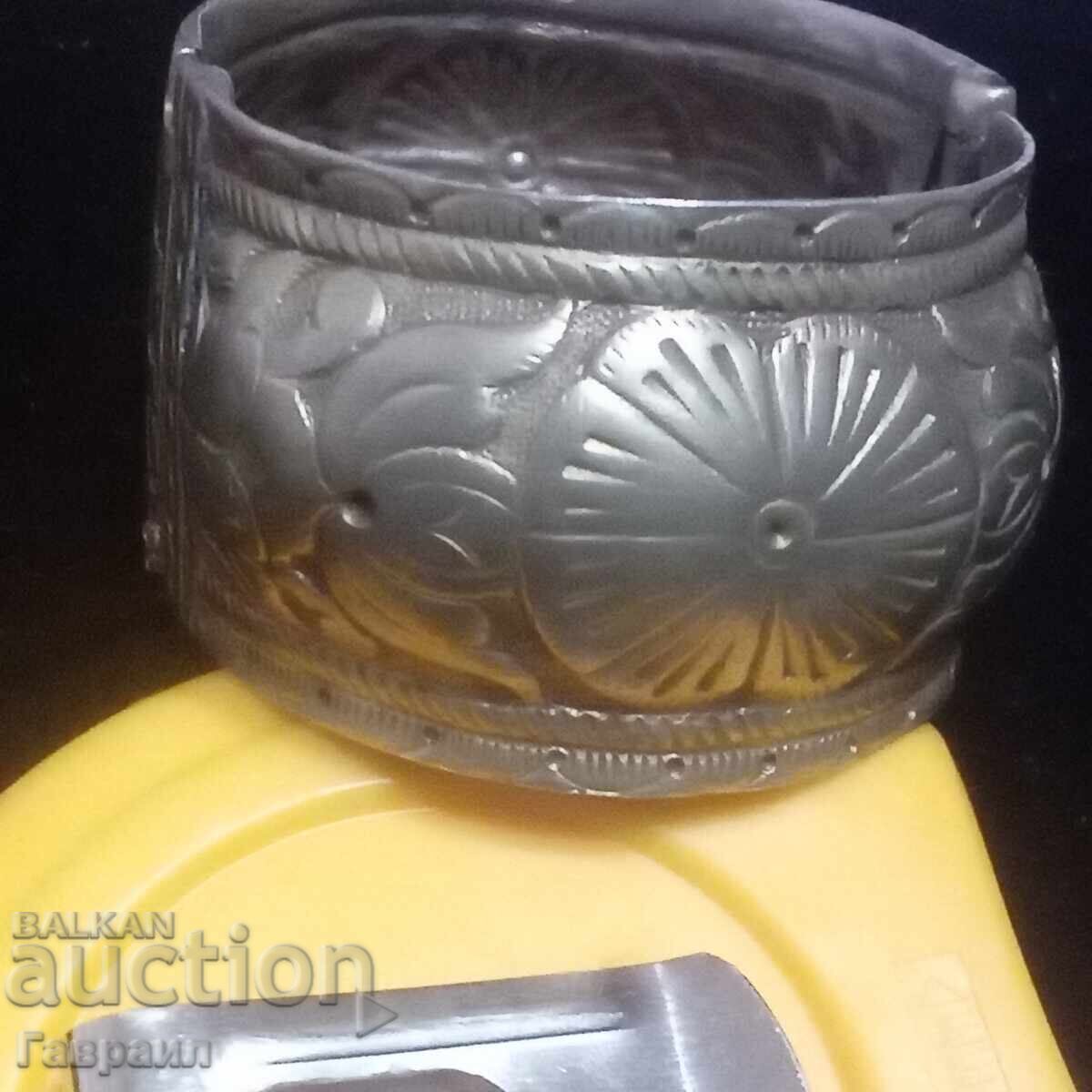 Brățară veche renascentistă forjată argint sacean cu preț € 60.00 | 117.35 BGN Brățară veche renascentistă forjată argint sacean cu preț € 60.00 | 117.35 BGN