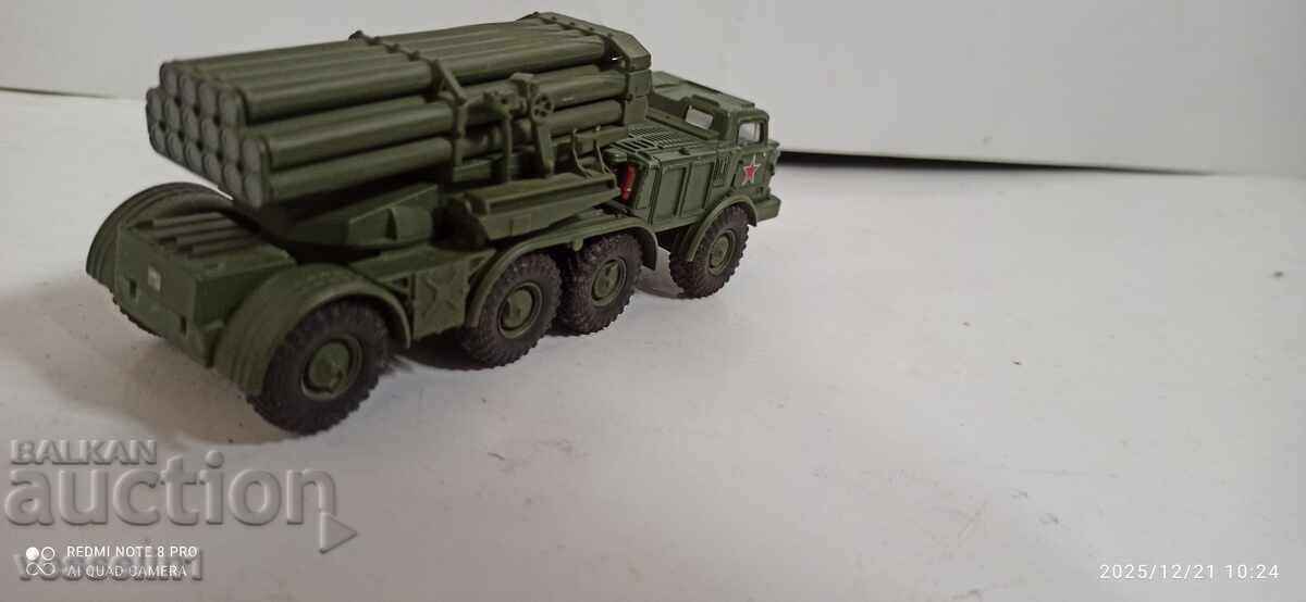 Jucărie veche camion militar obuzier lansator de rachete tanc cu preț € 17.00 | 33.25 BGN Jucărie veche camion militar obuzier lansator de rachete tanc cu preț € 17.00 | 33.25 BGN