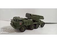 Παλιό παιχνίδι στρατιωτικό φορτηγό οβίδα εκτοξευτής πυραύλων τανκ