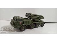 Παλιό παιχνίδι στρατιωτικό φορτηγό ΣΟΖ εκτοξευτής πυραύλων τανκ