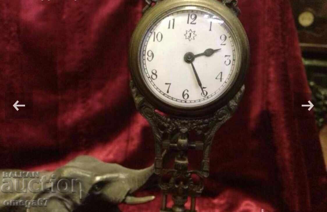 Δημοπρασία Κουνιστό ρολόι-αγαλματάκι!!! Δημοπρασία Κουνιστό ρολόι-αγαλματάκι!!!