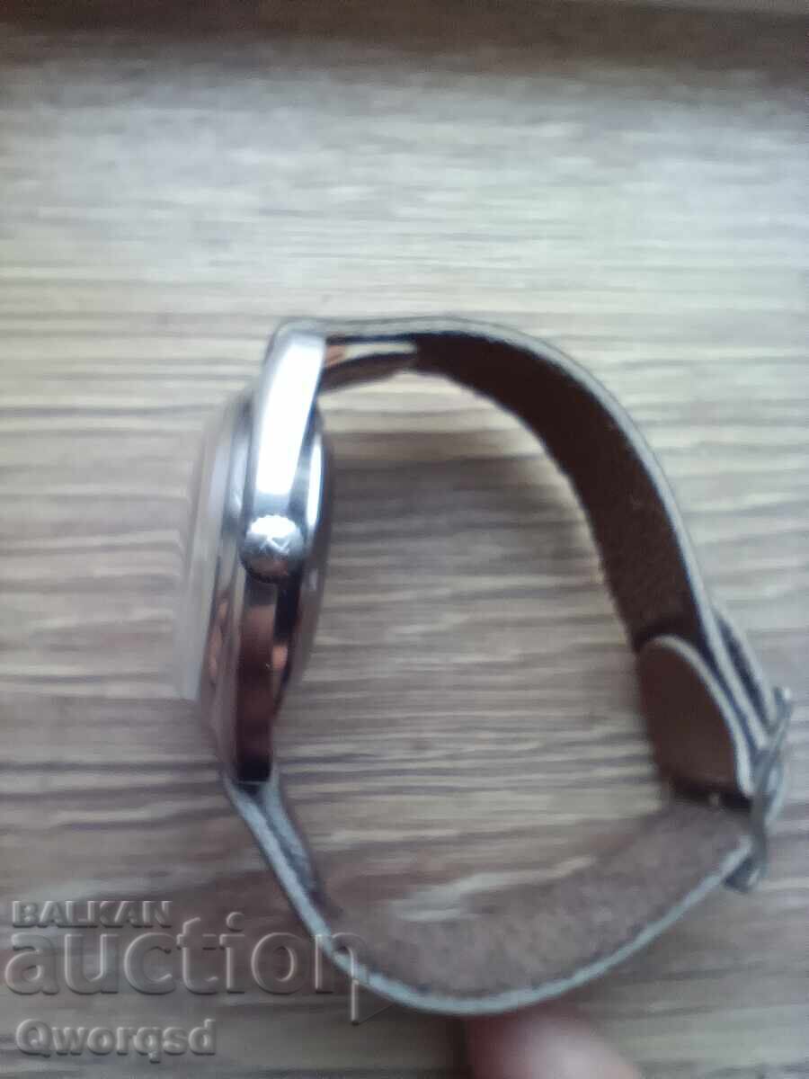 Tissot și Cyma cu preț € 50.00 | 97.79 BGN Tissot și Cyma cu preț € 50.00 | 97.79 BGN