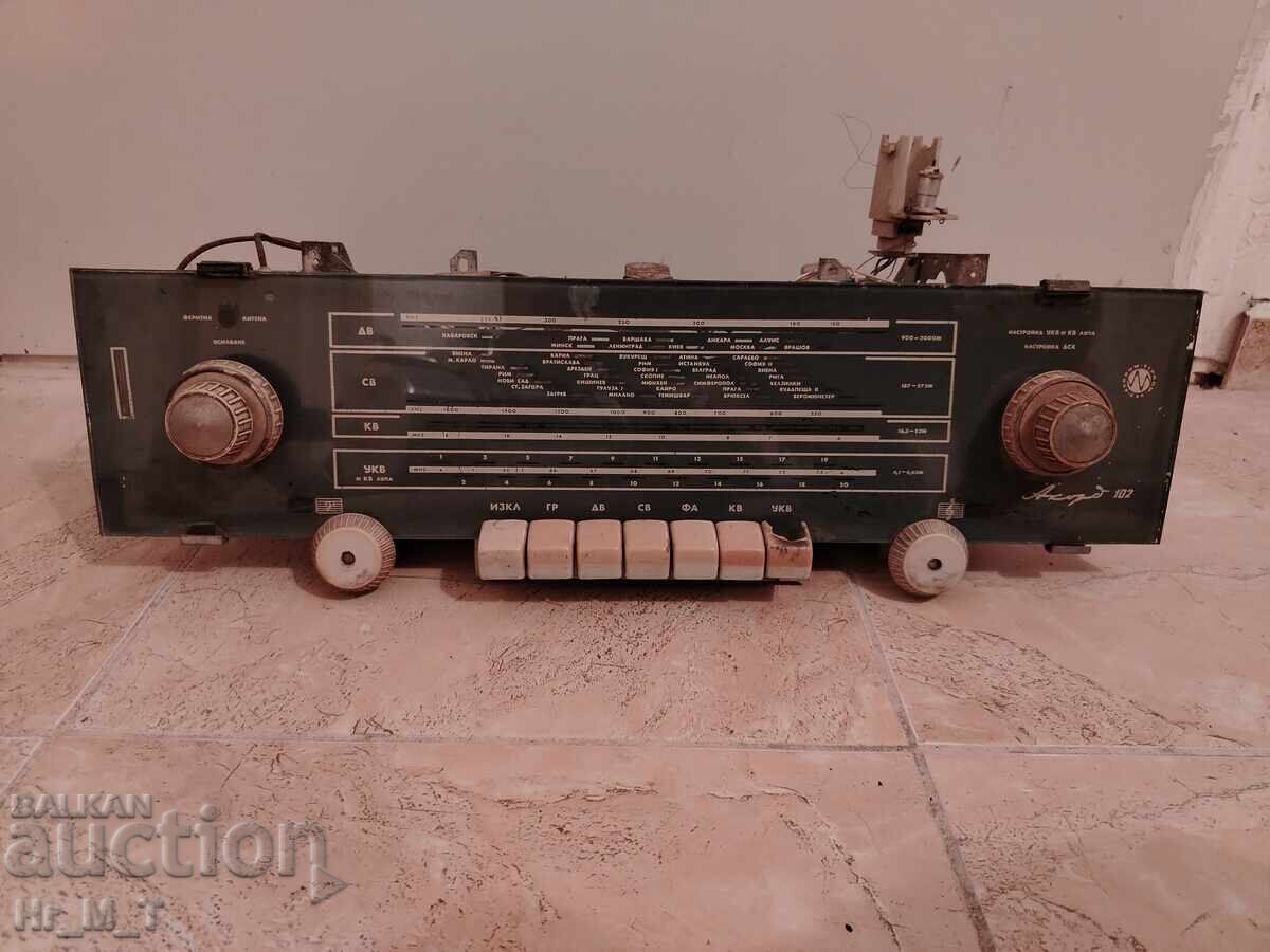 Șasiu de radio gramofon cu lămpi