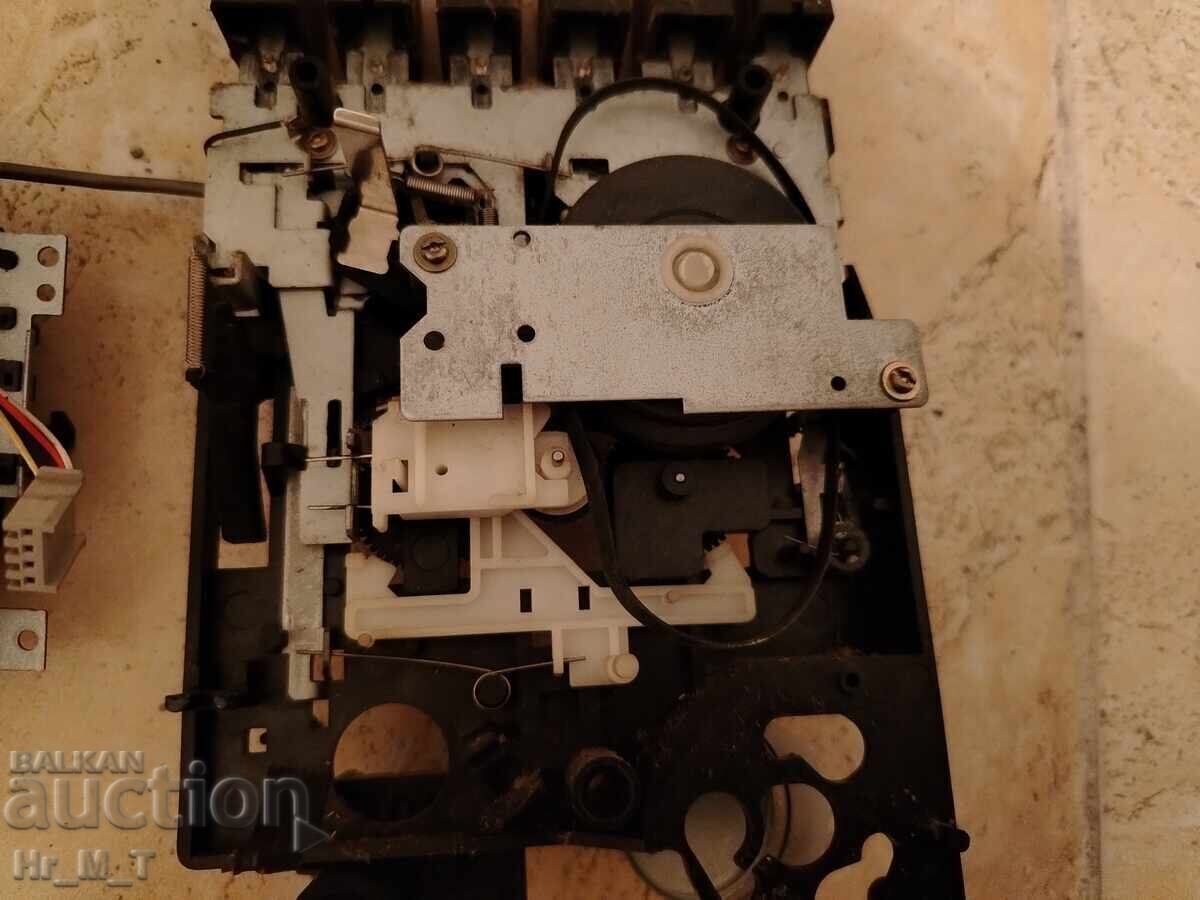 Аукцион Лот механики от радио касетофони Аукцион Лот механики от радио касетофони