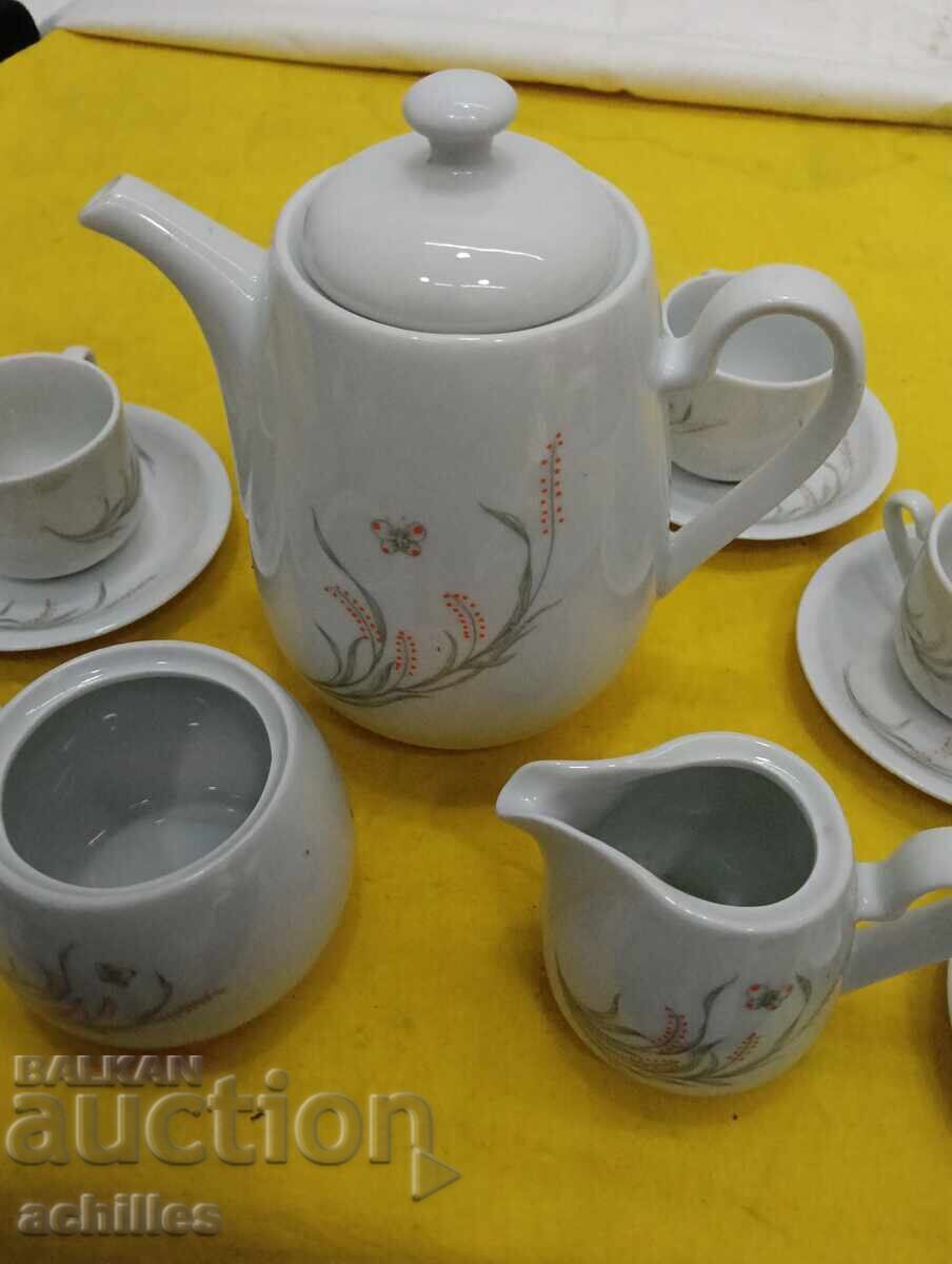 Български порцеланов сервиз с цена € 12.00 | 23.47 лв.