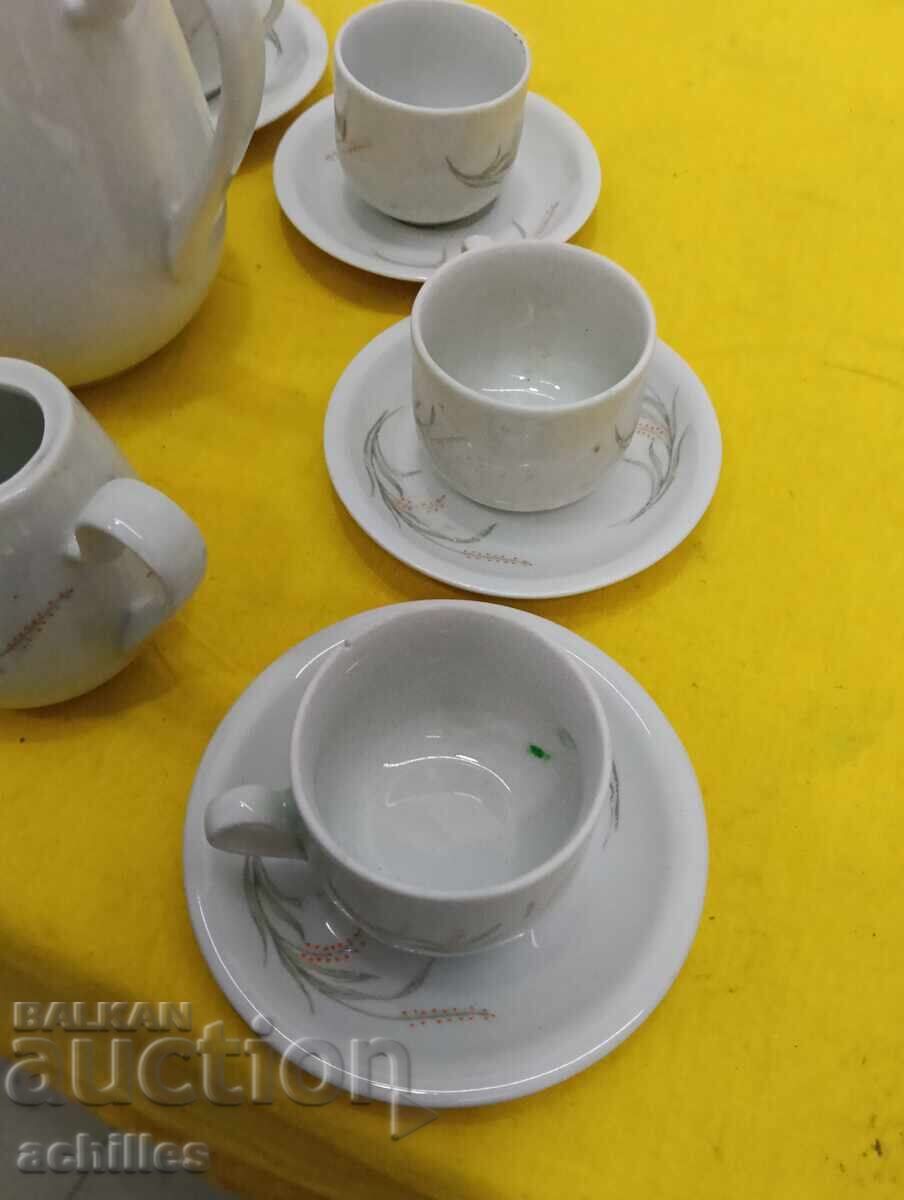 Аукцион Български порцеланов сервиз Аукцион Български порцеланов сервиз