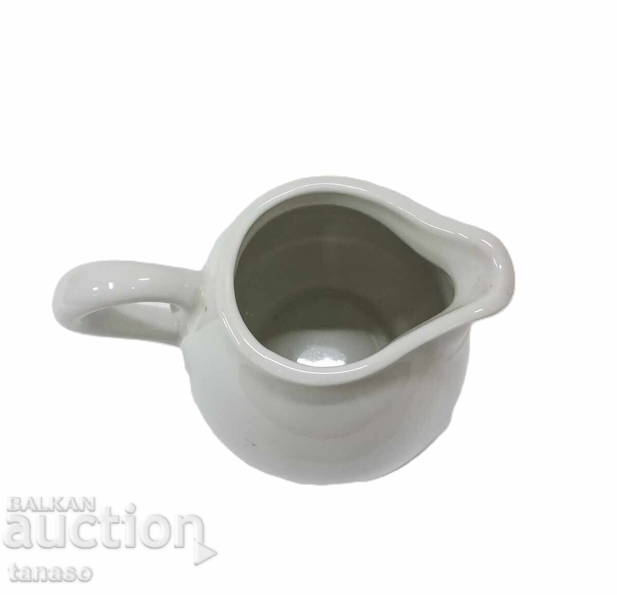 Cănă mică din porțelan alb pentru lapte sau smântână - 6 Cănă mică din porțelan alb pentru lapte sau smântână - 6