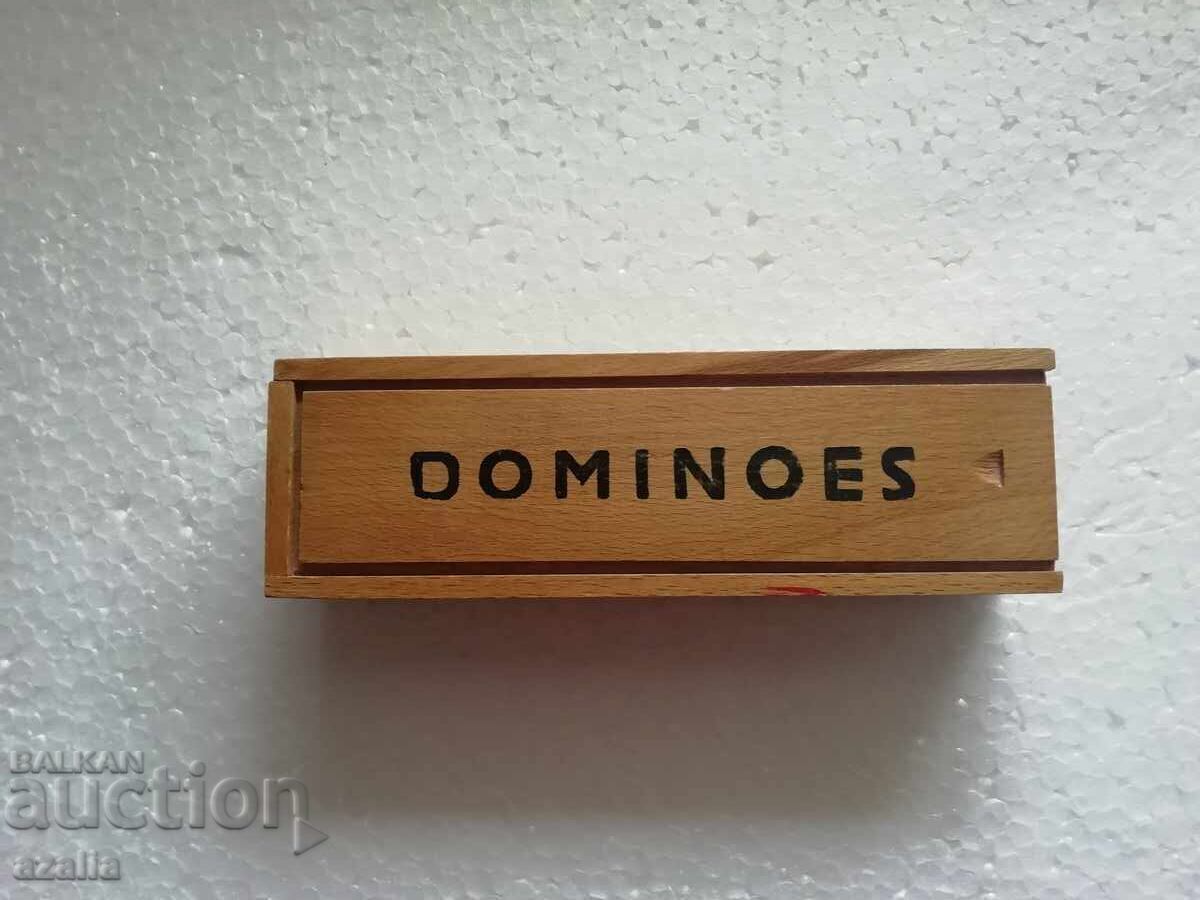 Παλαιό ντόμινο σε ξύλινο κουτί με καπάκι, επιτραπέζιο παιχνίδι Παλαιό ντόμινο σε ξύλινο κουτί με καπάκι, επιτραπέζιο παιχνίδι