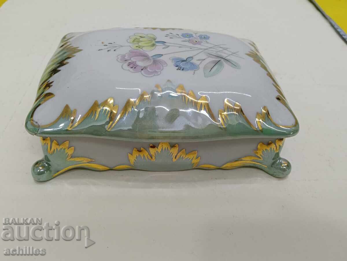 Cutie de porțelan bulgărească