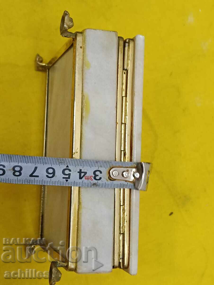 Δημοπρασία Μαρμάρινο κοσμηματοπωλείο Δημοπρασία Μαρμάρινο κοσμηματοπωλείο