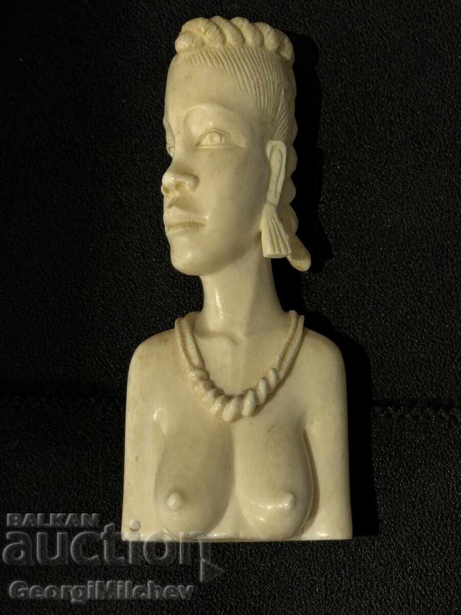 Изящна статуетка от слонова кост с цена € 390.00 | 762.77 лв. Изящна статуетка от слонова кост с цена € 390.00 | 762.77 лв.