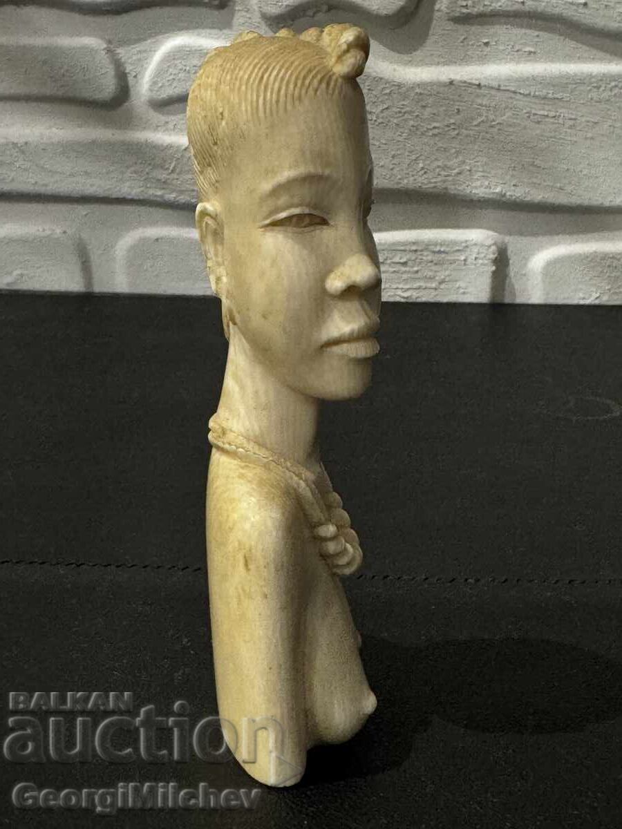 Delivery of Elegant ivory statuette