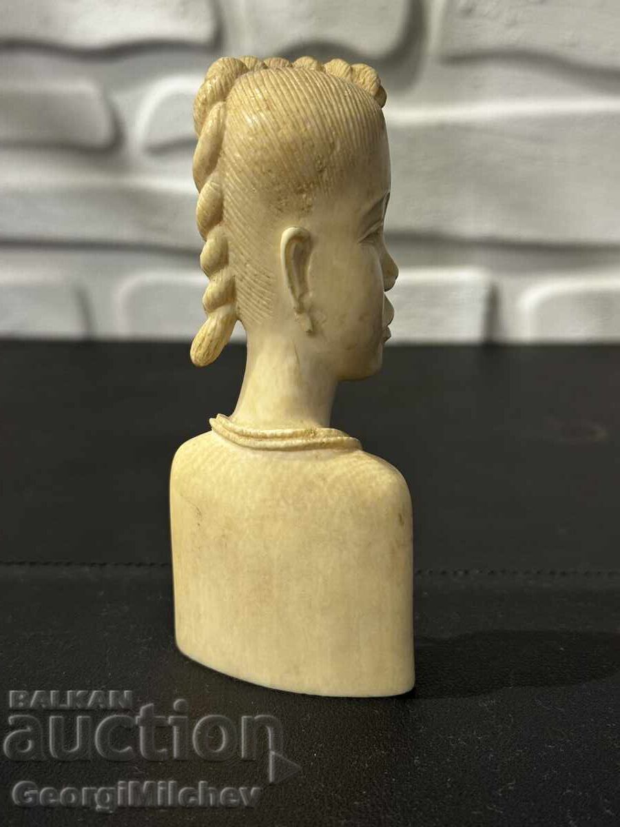 Elegant ivory statuette - 5