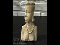 Изящна статуетка от слонова кост