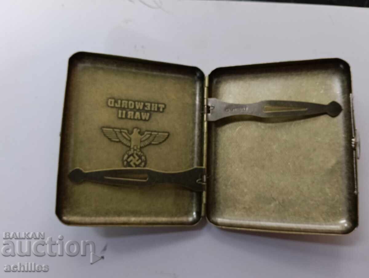 Γερμανικό ταμπακιέρα με σβάστικα με τιμή € 10.00 | 19.56 BGN