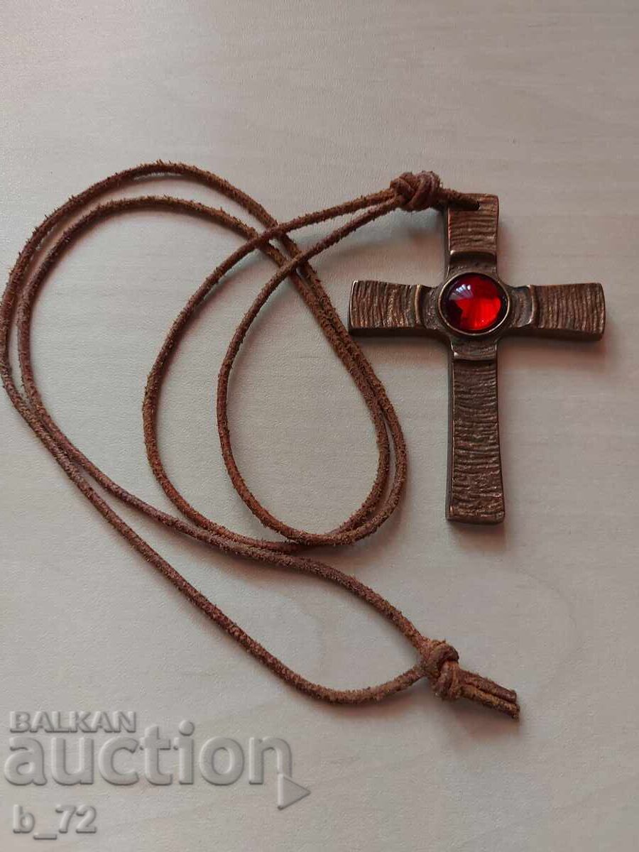 Παράδοση Μεγάλος χάλκινος σταυρός, μενταγιόν