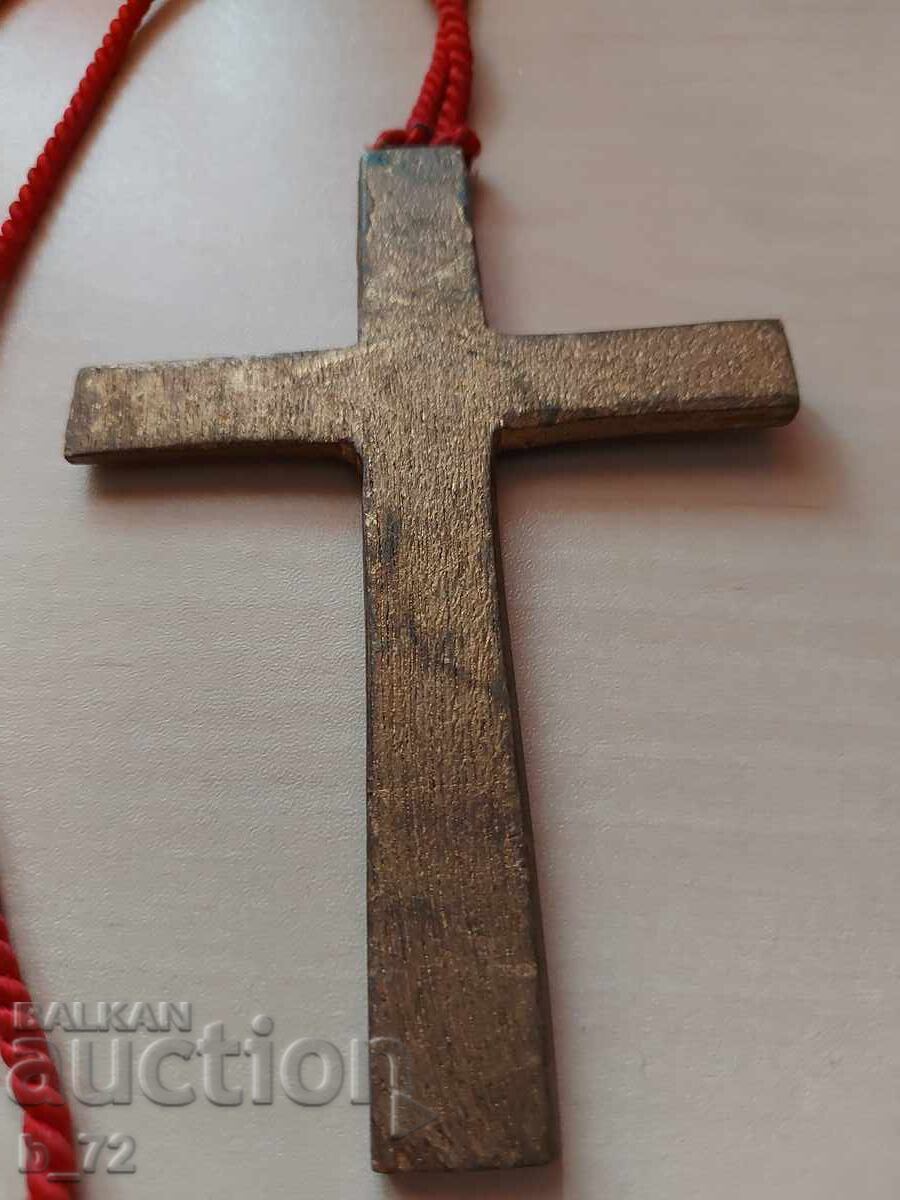 Дървен кръст, медальон с цена € 3.50 | 6.85 лв.