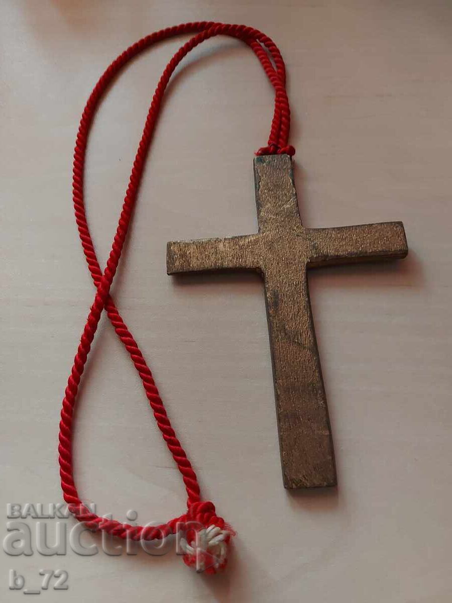 Дървен кръст, медальон