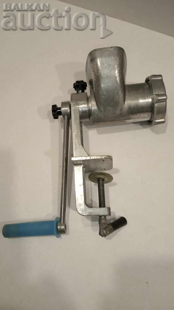 Mașină de tocat carne din aluminiu cu preț € 12.00 | 23.47 BGN