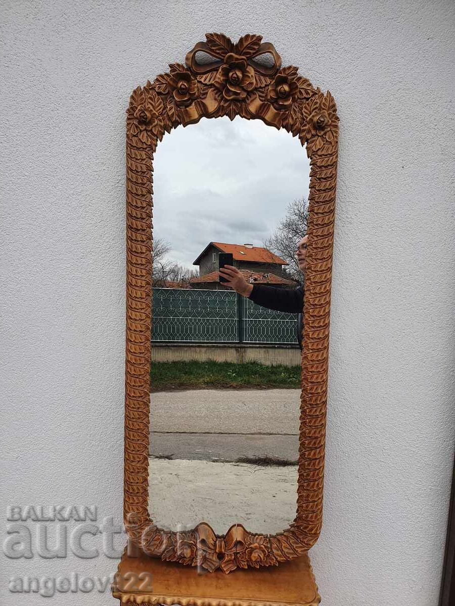 Όμορφο vintage καθρέφτη με κονσόλα μασίφ!!! με τιμή € 0.01 | 0.02 BGN