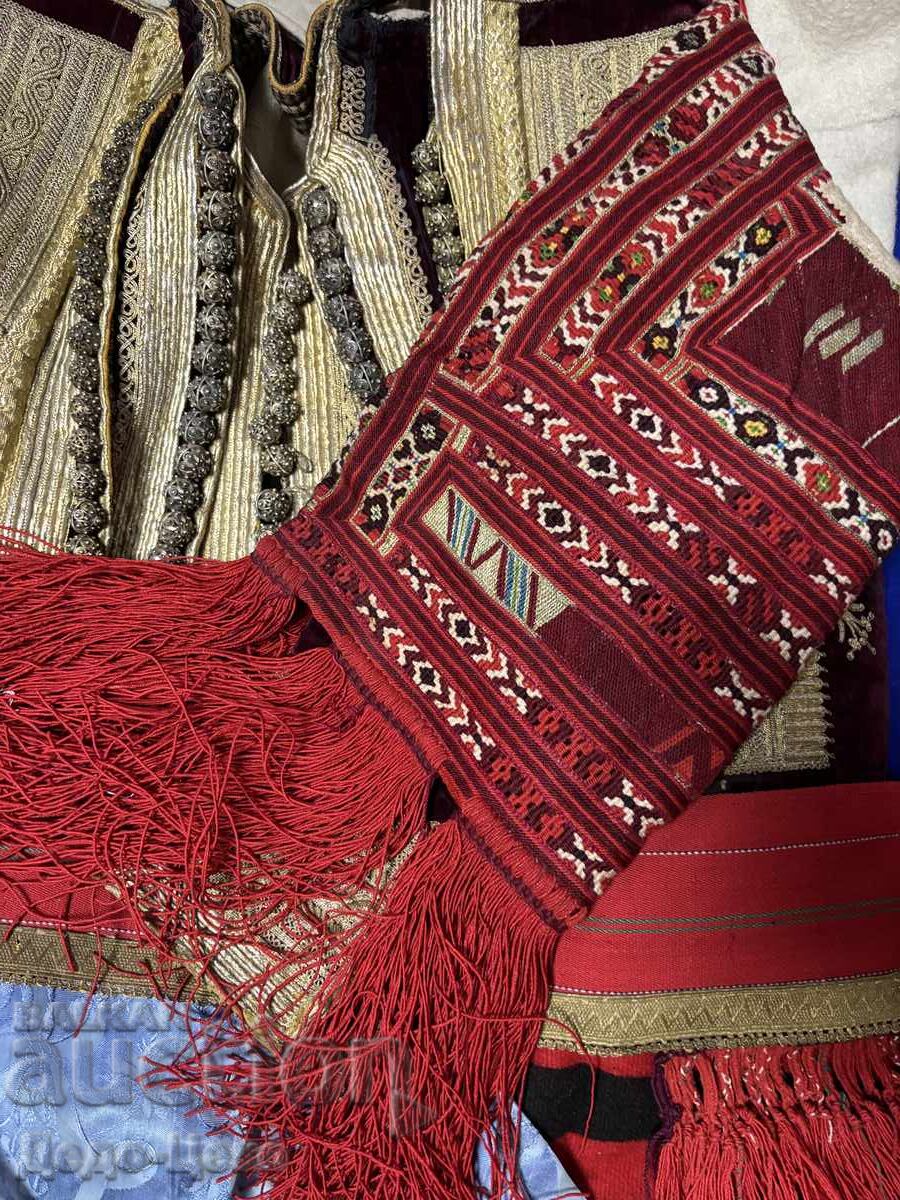 Мияшка носия от село Галичник с цена € 1200.00 | 2347.00 лв. Мияшка носия от село Галичник с цена € 1200.00 | 2347.00 лв.