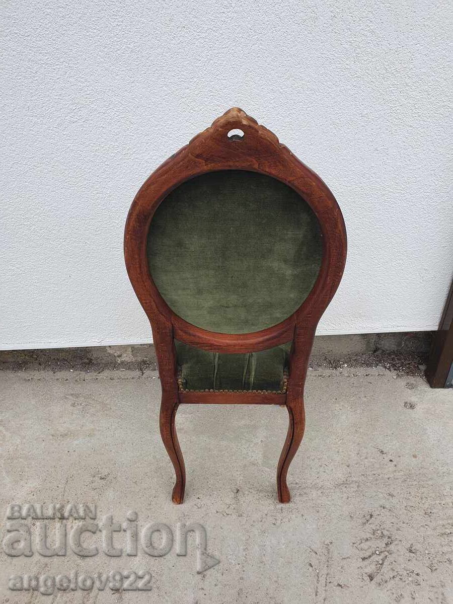 Παράδοση Όμορφη vintage καρέκλα από μασίφ ξύλο!!!