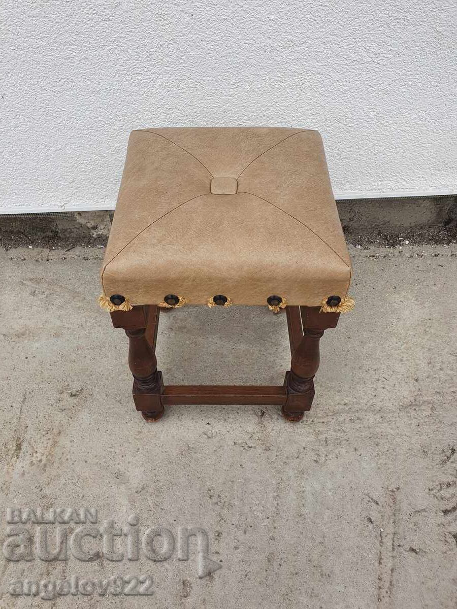 Licitație Taburet vintage frumos, masiv!!! Licitație Taburet vintage frumos, masiv!!!