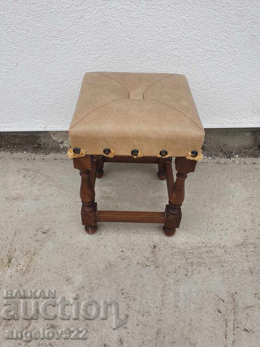 Taburet vintage frumos, masiv!!! Taburet vintage frumos, masiv!!!
