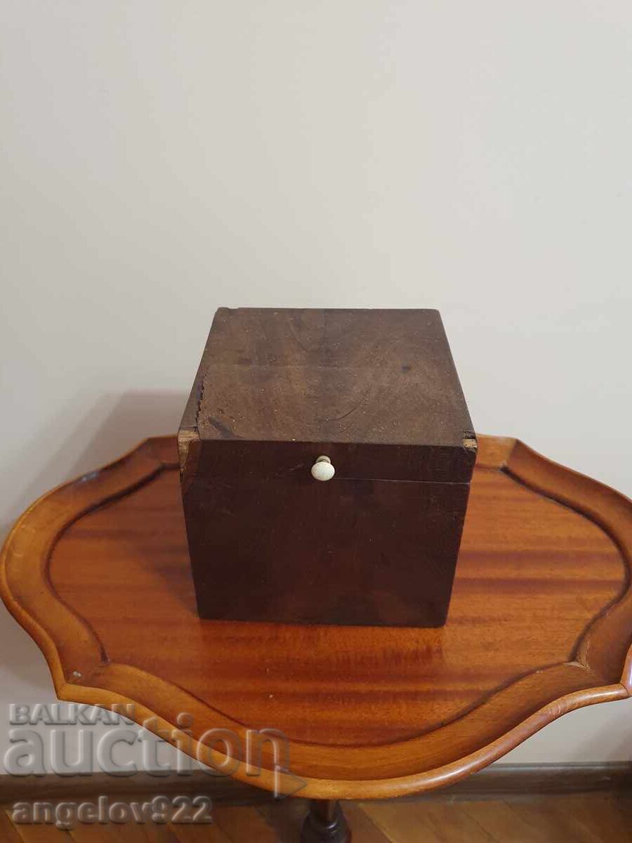 Cutie de bijuterii vintage din lemn!!! cu preț € 0.01 | 0.02 BGN