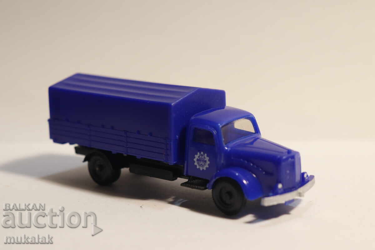 Delivery of I.M.U. H0 1/87 Truck Model